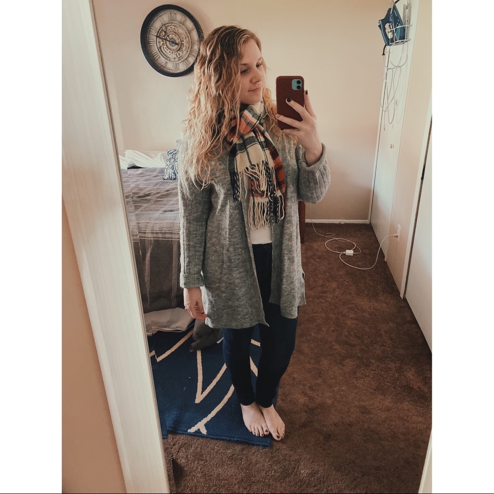 🆕 H&M | Red & Navy Plaid Scarf